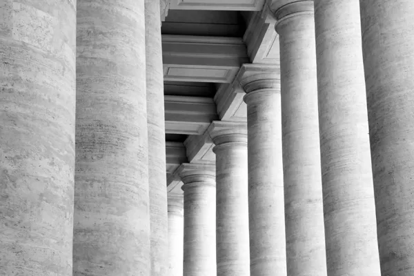 MUSEUMS & CULTURAL INSTITUTIONS